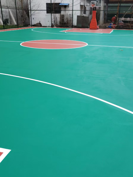 宝丰 球场长期使用易出现地面开裂